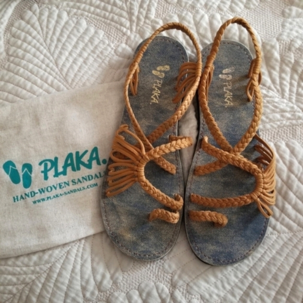 Plaka Sandals